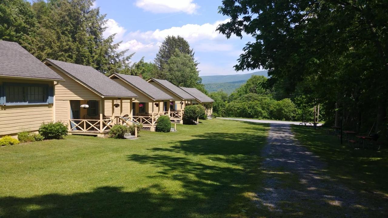 Serenity Motel Shaftsbury Exterior photo